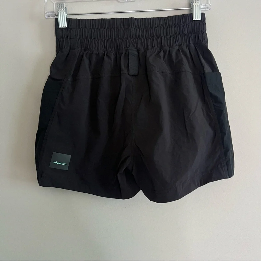 Lululemon Drop In Pocket High Rise Hiking Shorts Black Women's Size 4